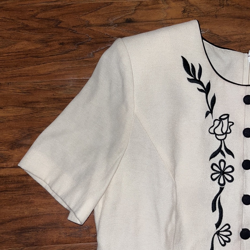 Elegant Vintage Melissa Harper Cream and Black Floral Dress - Picture 2 of 5
